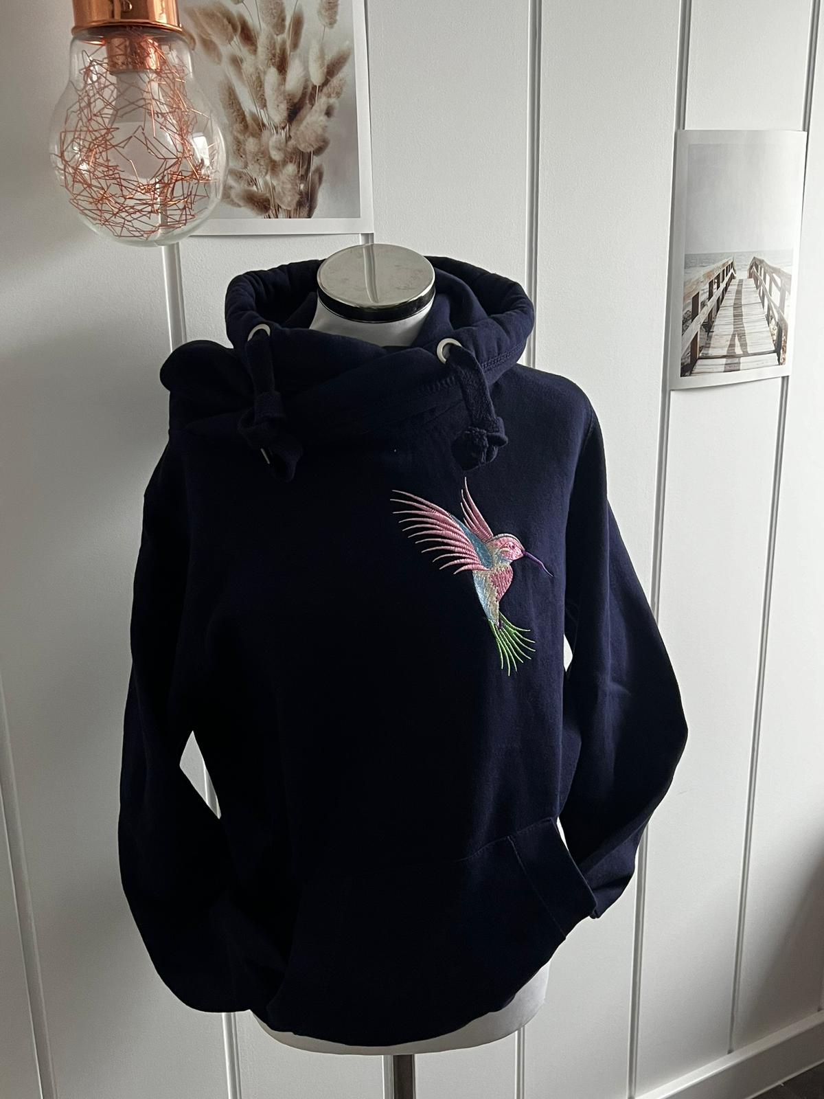 Crossneck Hoodie mit Kolibri Stick