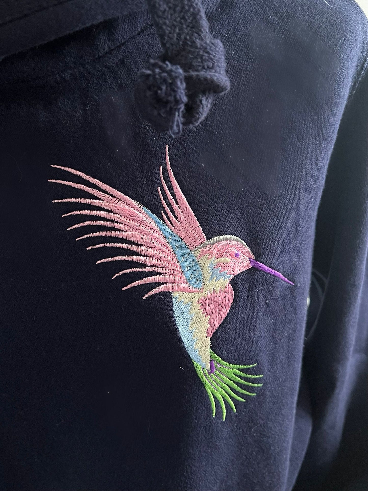 Crossneck Hoodie mit Kolibri Stick