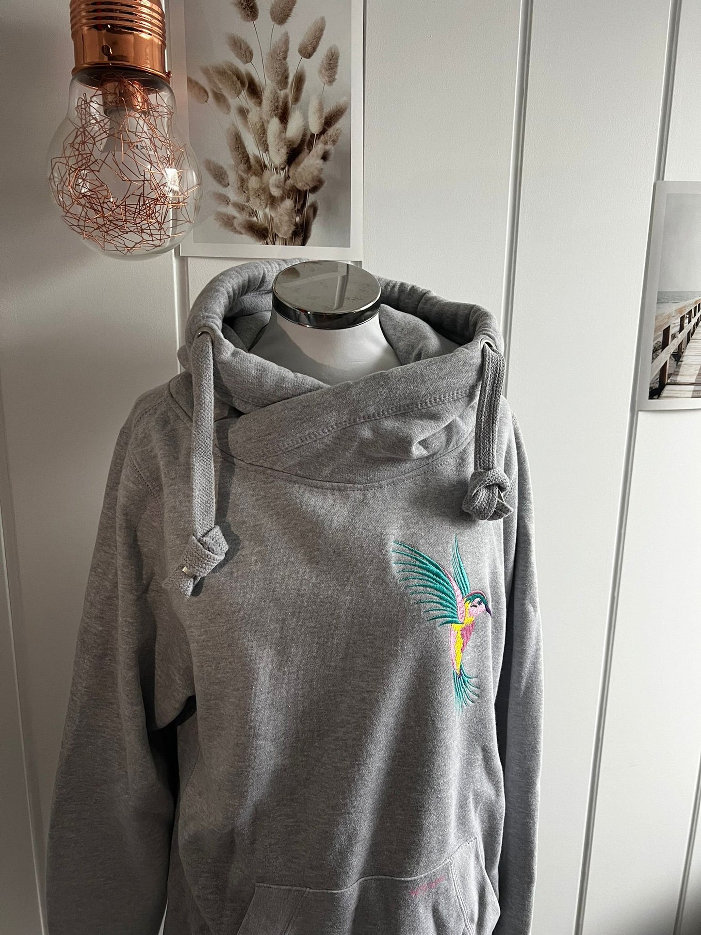 Crossneck Hoodie mit Kolibri Stick