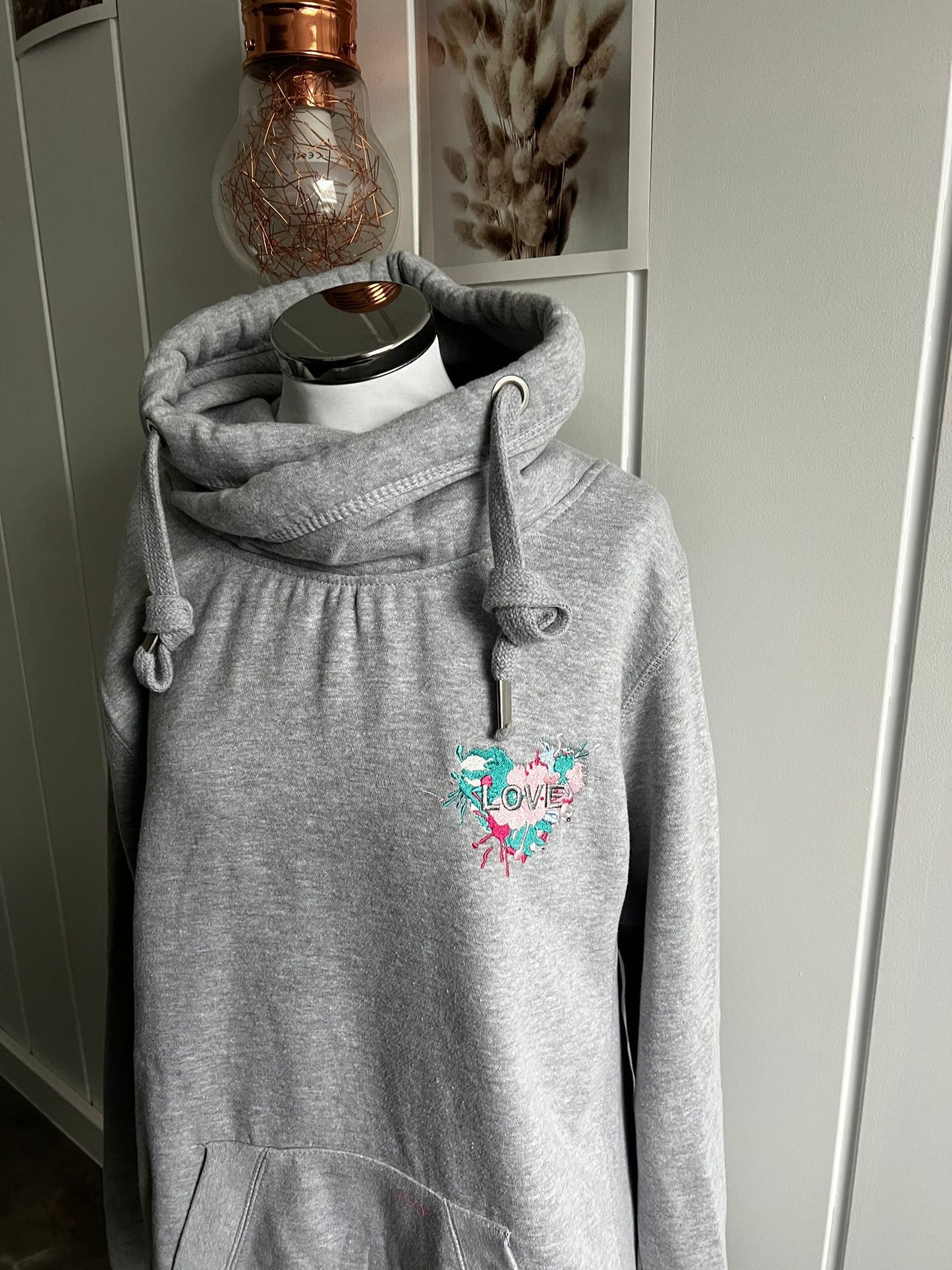 Crossneck Hoodie mit Stick LOVE